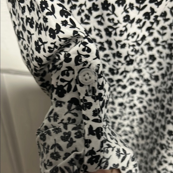 Croft & Barrow Black and White Patterned Button-Up Shirt - Picture 3 of 7